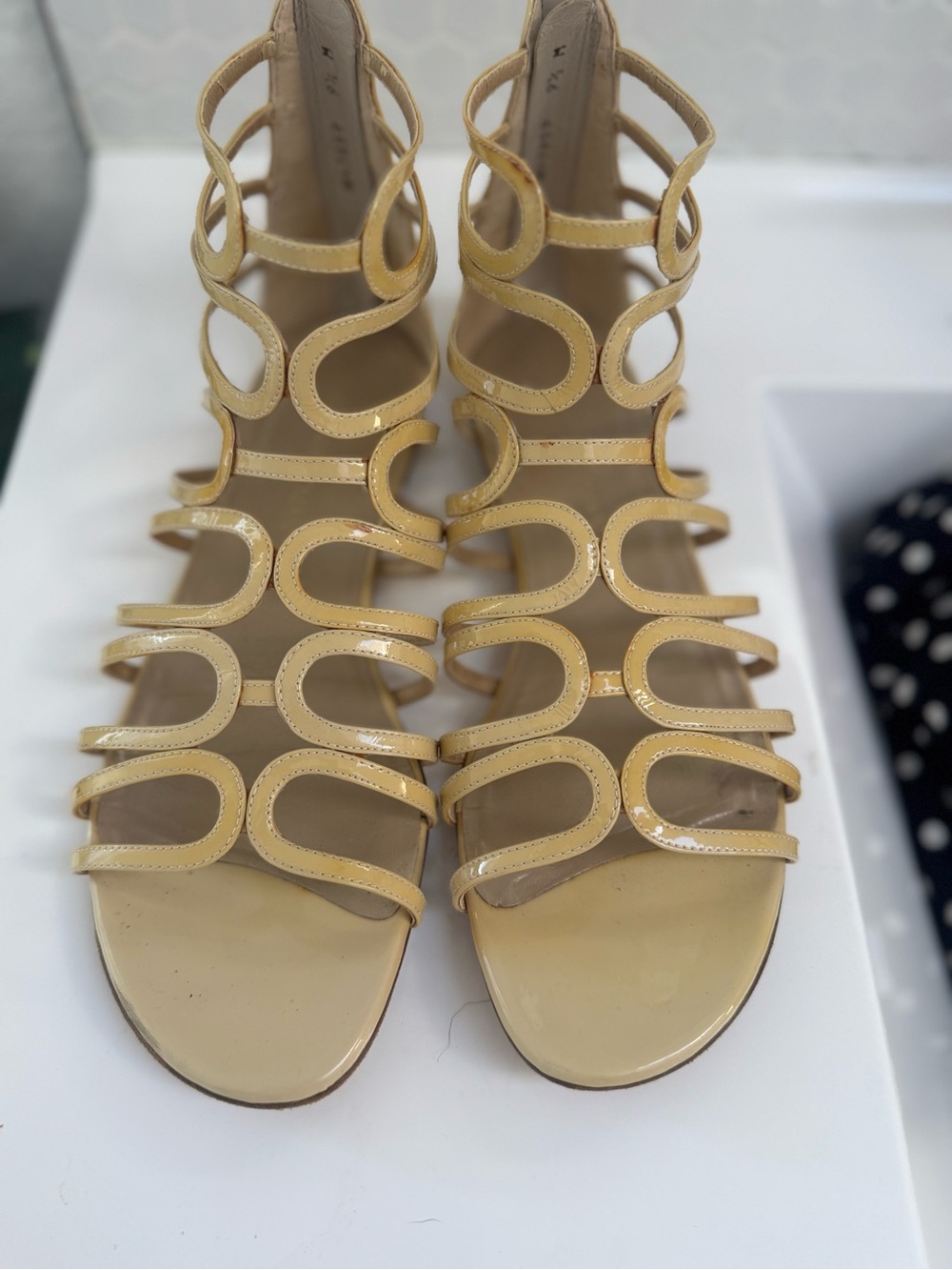 Stuart Weitzman Y2K Gladiator Patent Butter Yellow Flat Sandals Summer Size 9.5